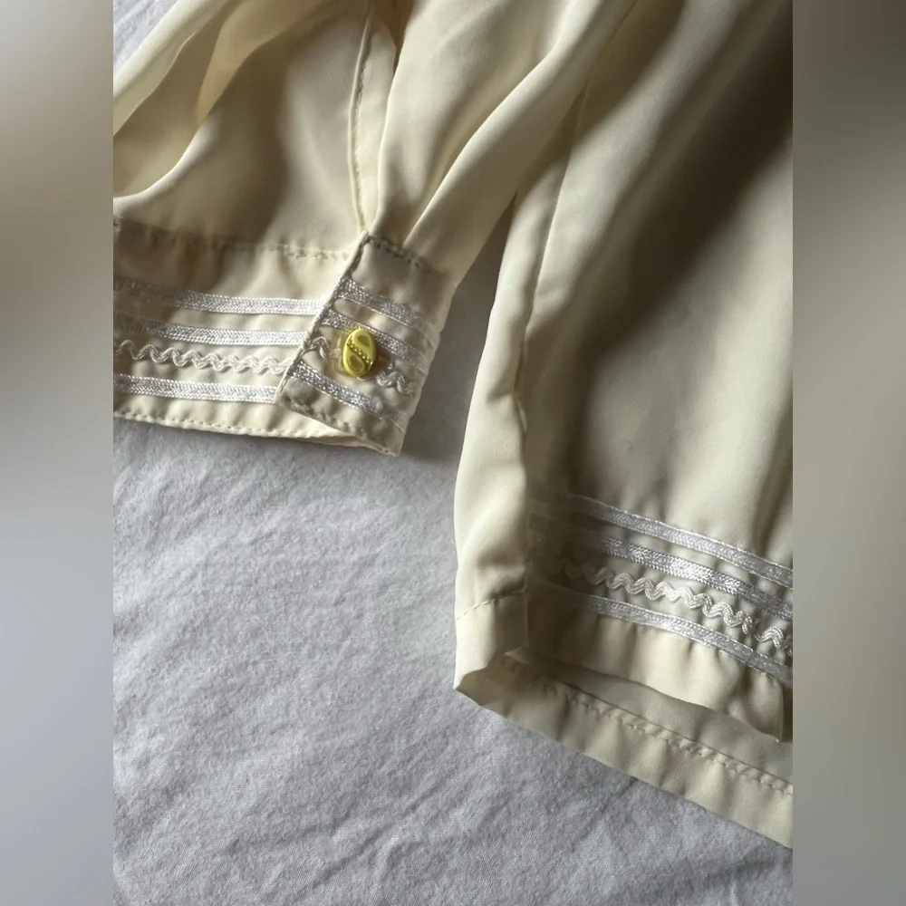 Vintage button down blouse - Picture 3 of 4